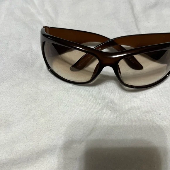 Gucci Black Sunglasses Case - Picture 10 of 11